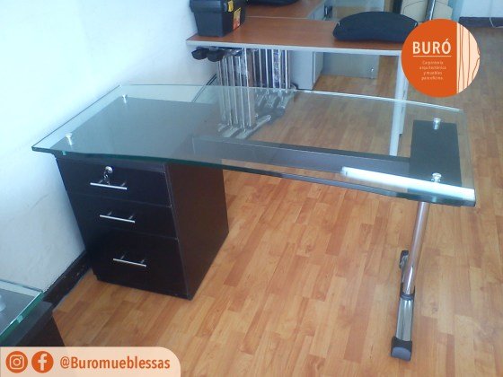 Escritorrio en vidrio Lineal2.jpg